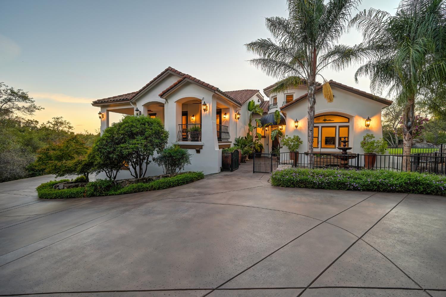 6005 Paseo Villena