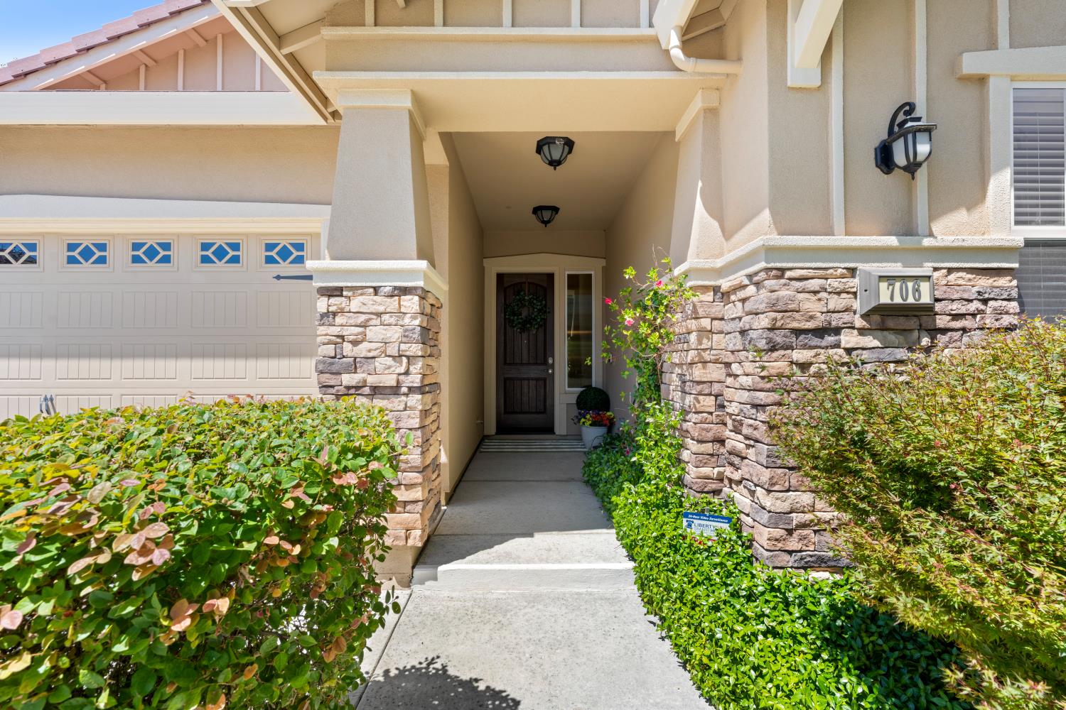 706 Mousebird Ct