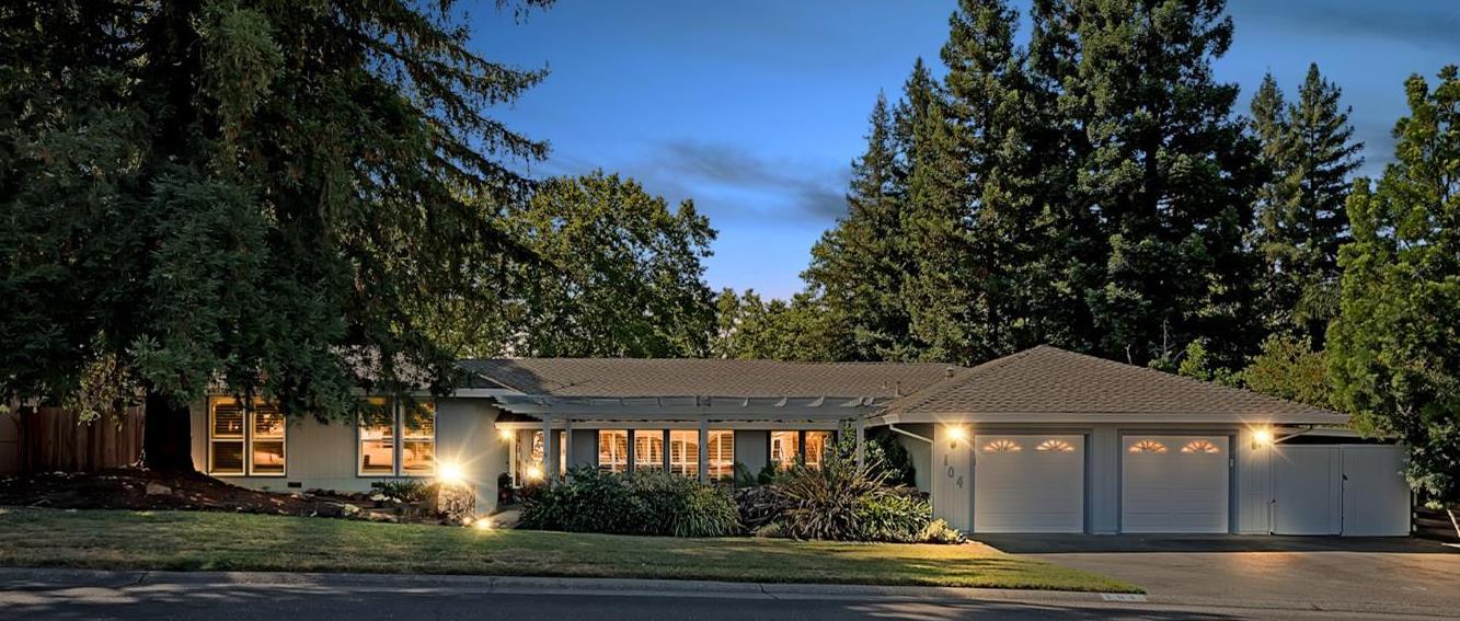 104 Oak Rock Circle