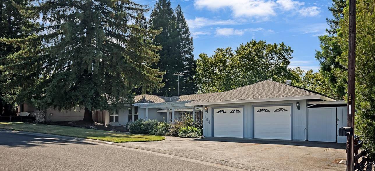 104 Oak Rock Circle