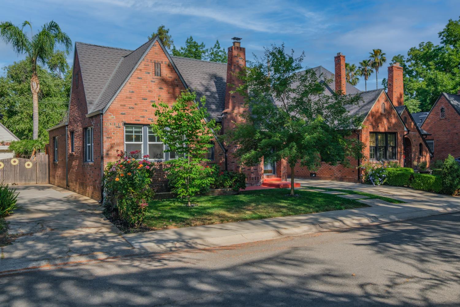 2458 San Jose Way