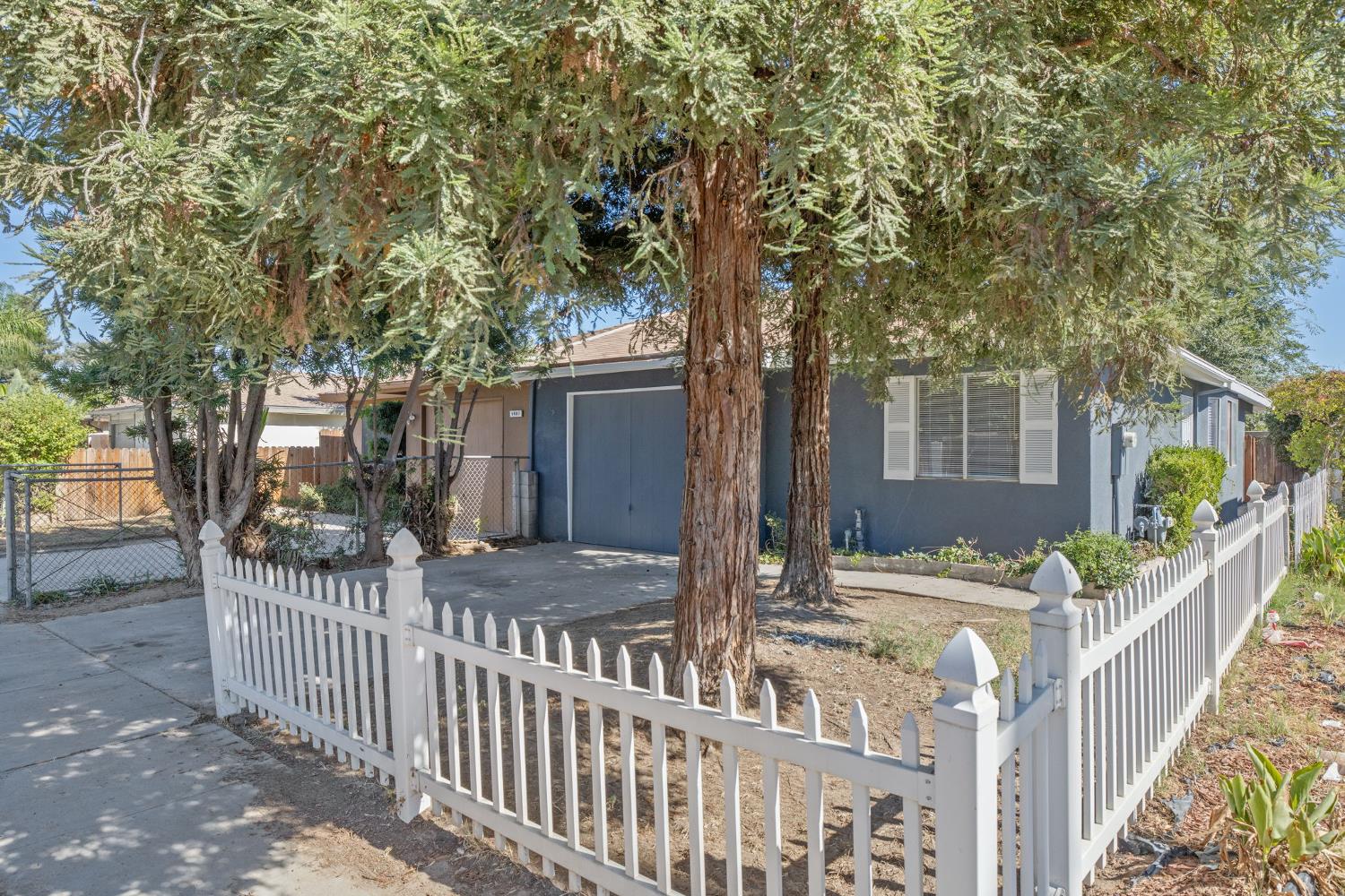 5451 W Santa Ana Avenue