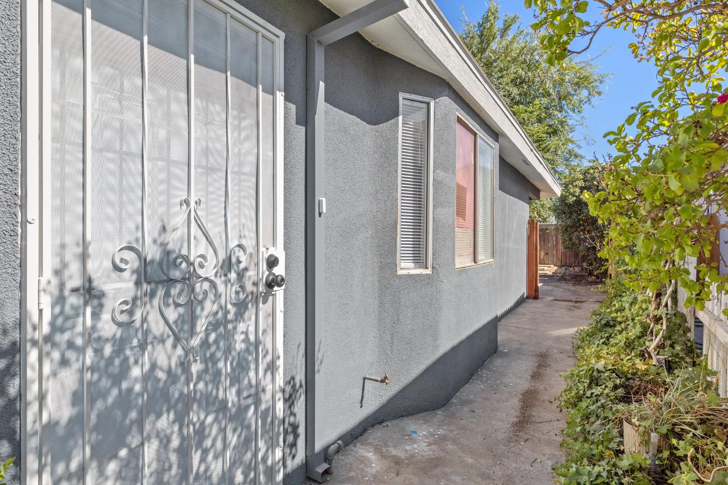 5451 W Santa Ana Avenue