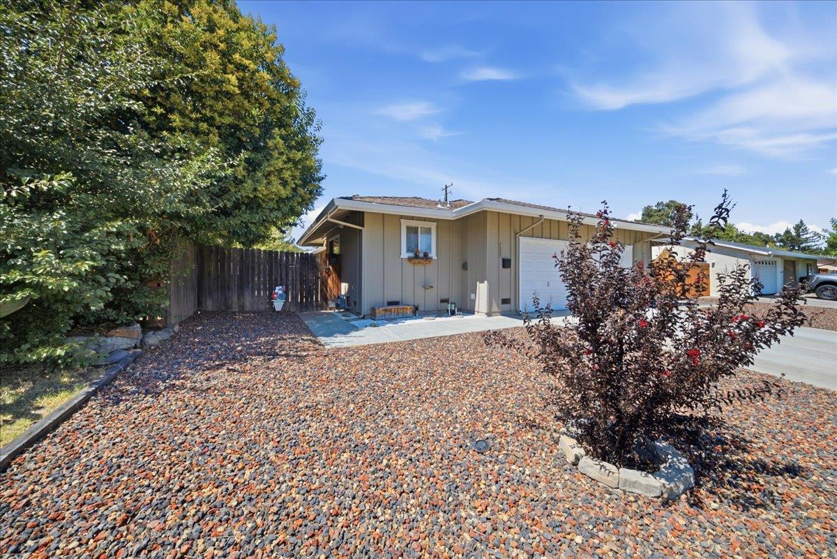7225 Camel Rock Way