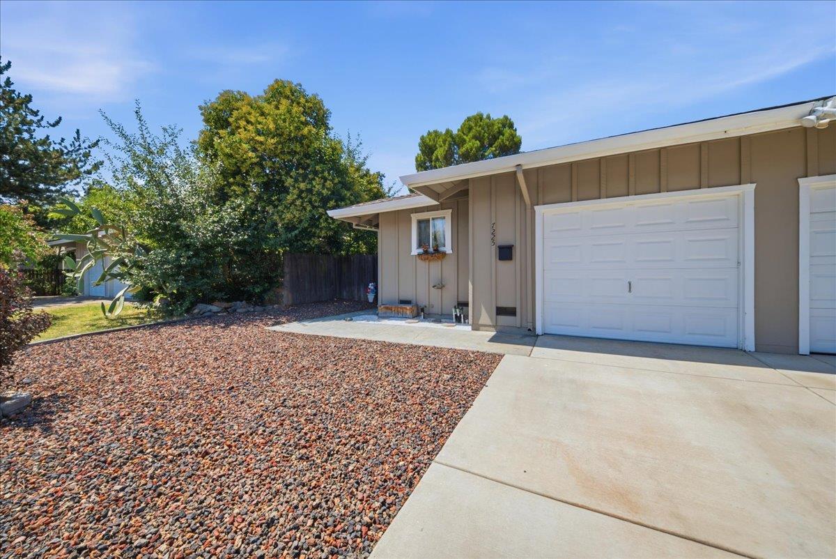 7225 Camel Rock Way