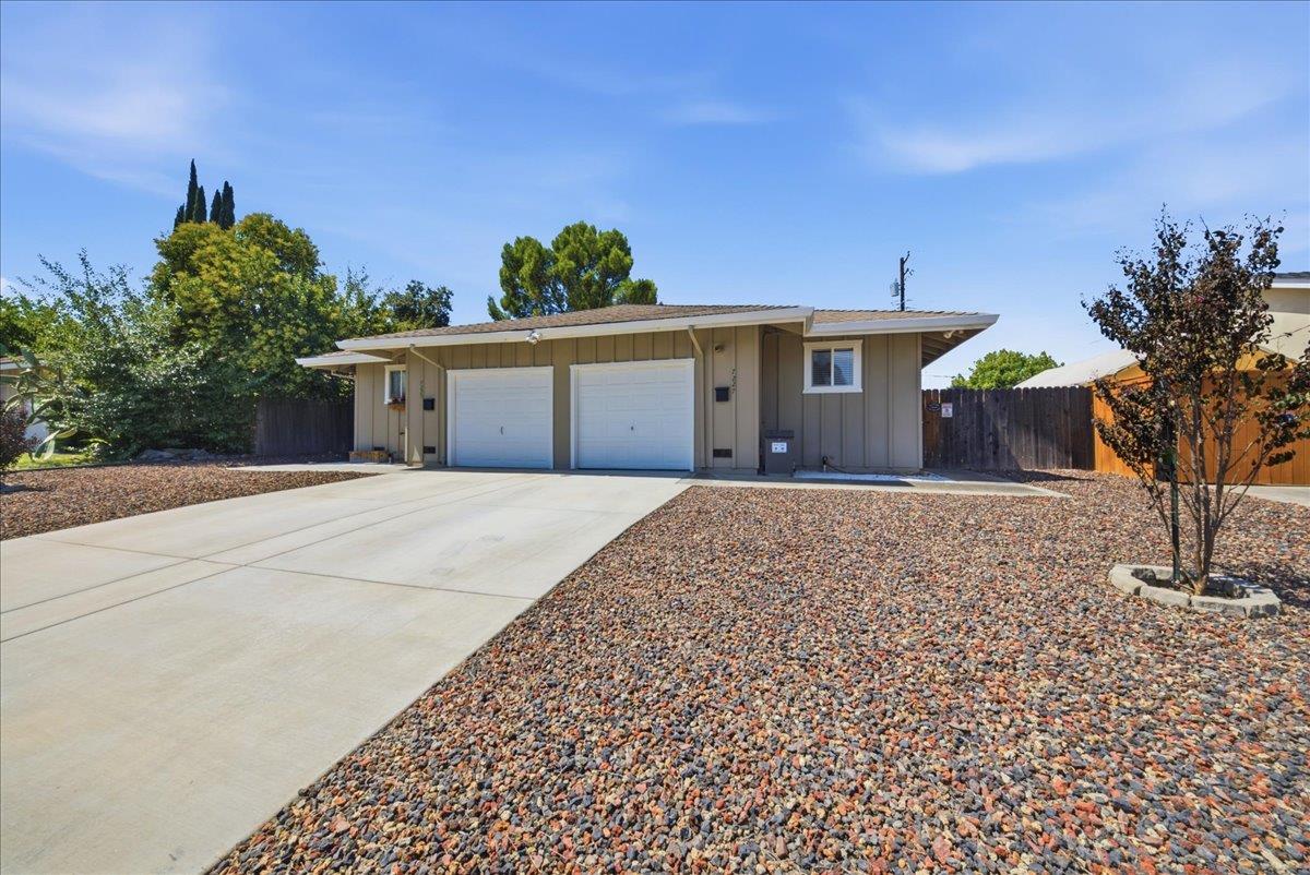 7225 Camel Rock Way