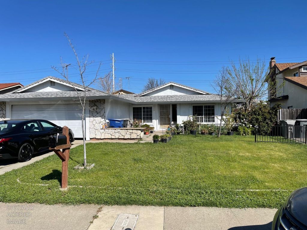 Photo of 6975 Mesa Grande Court, Sacramento, CA 95828 (MLS # 226032623)