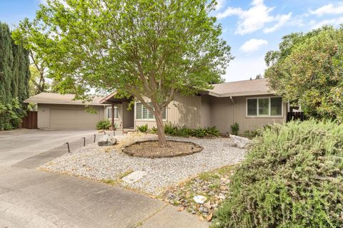 87 Breckenwood Way Sacramento CA 95864