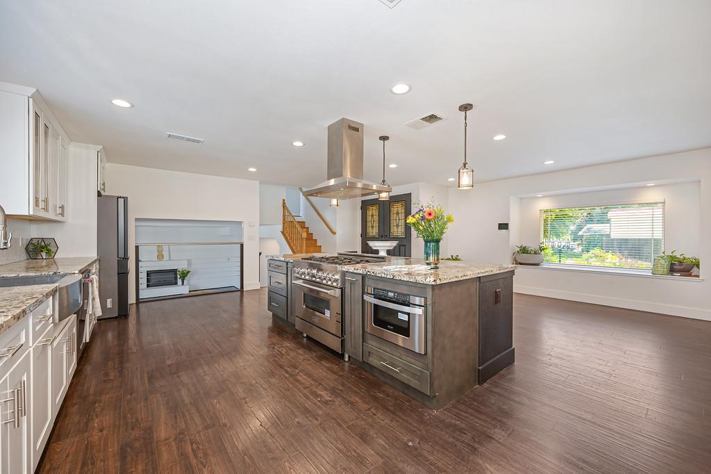 8250 Majestic Oak Way