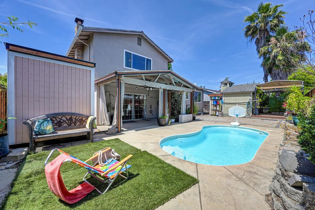 8250 Majestic Oak Way