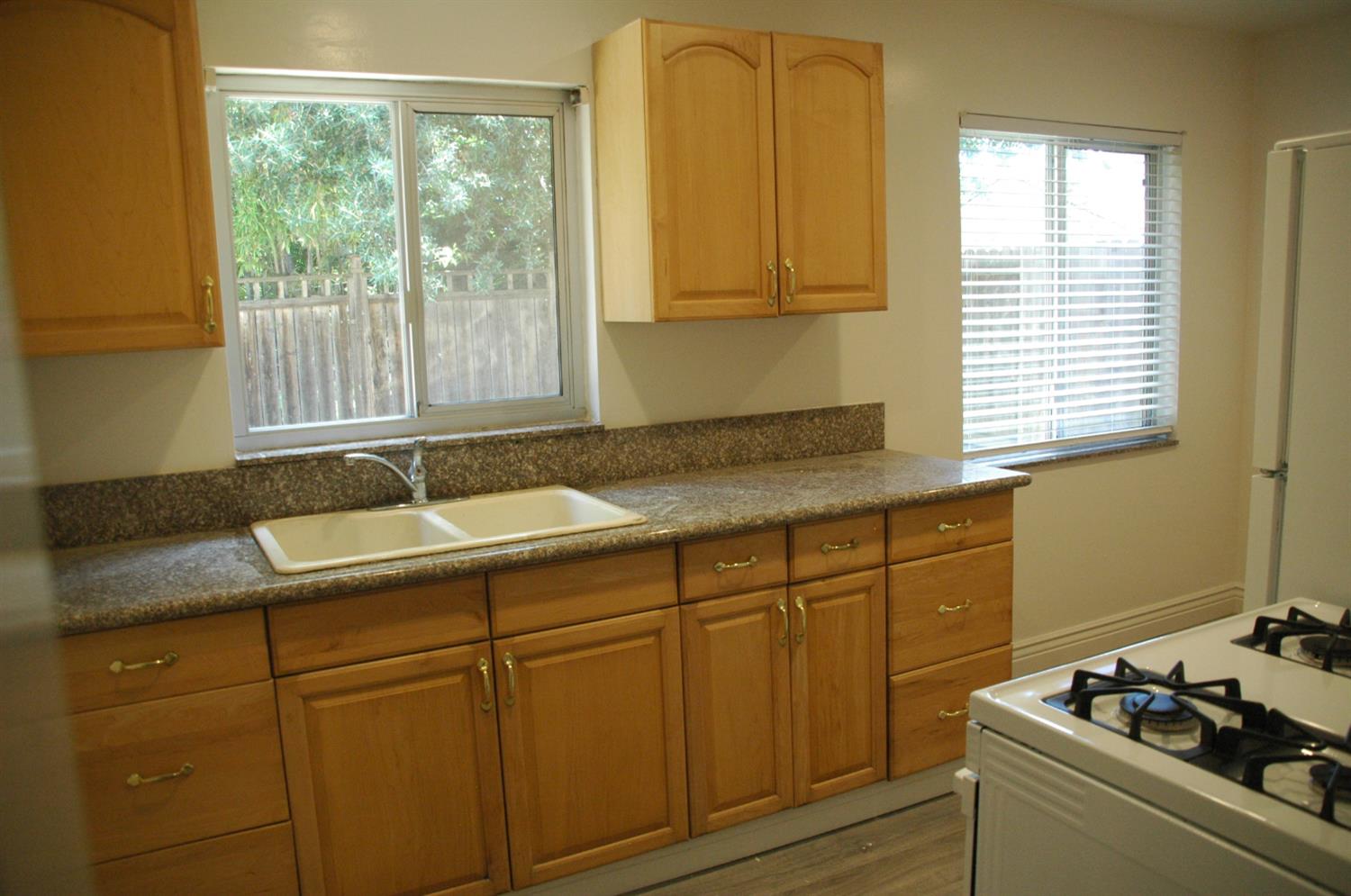 2400 Fernandez Drive