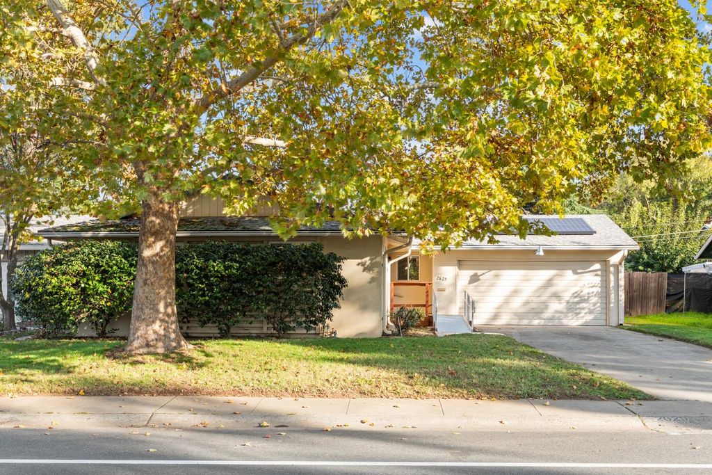 Photo of 2629 La Loma Drive, Rancho Cordova, CA 95670 (MLS # 225147430)