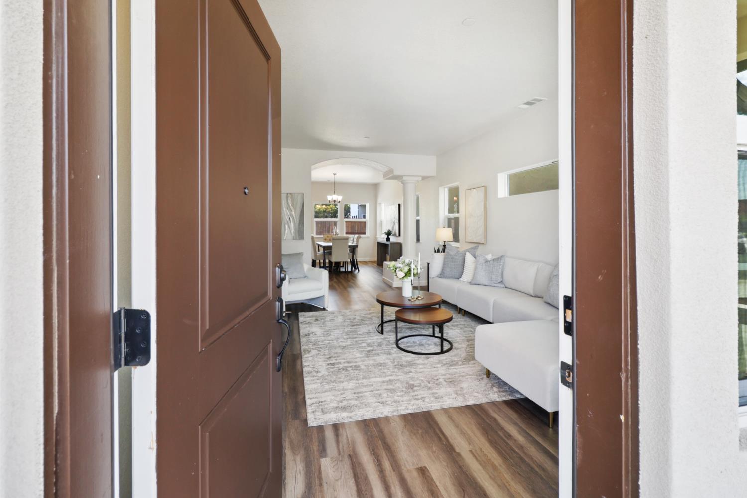 18 Lake House Court