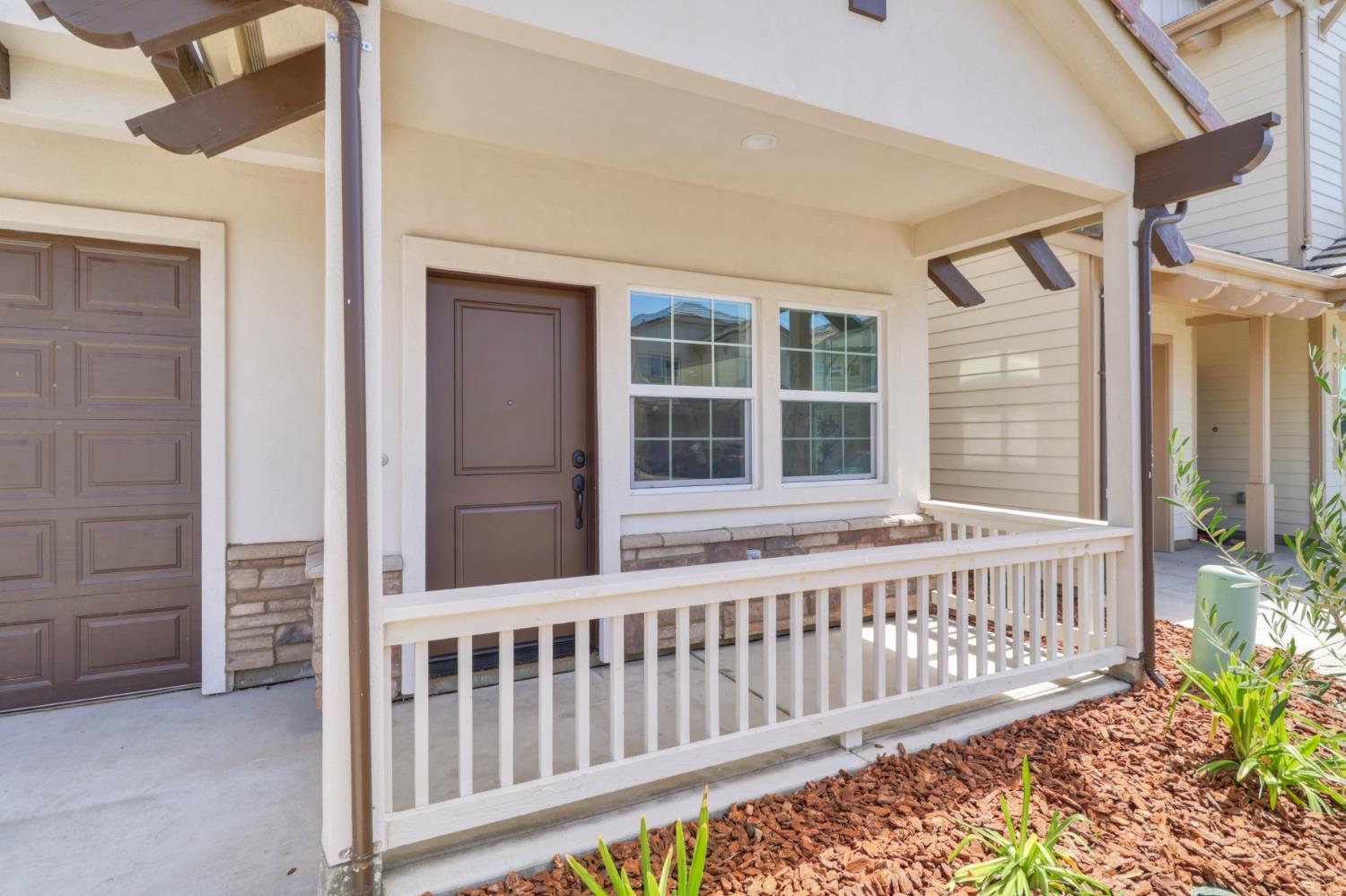 18 Lake House Court