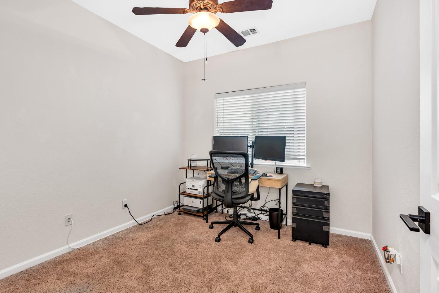 Los Banos, California 93635, United States, 3 Bedrooms Bedrooms, ,2 BathroomsBathrooms,Residential,Pending,128996