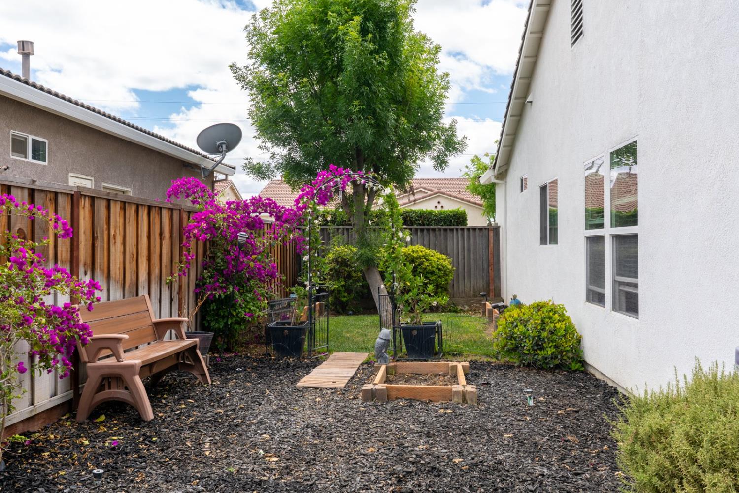 Los Banos, California 93635, United States, 3 Bedrooms Bedrooms, ,2 BathroomsBathrooms,Residential,Pending,128996