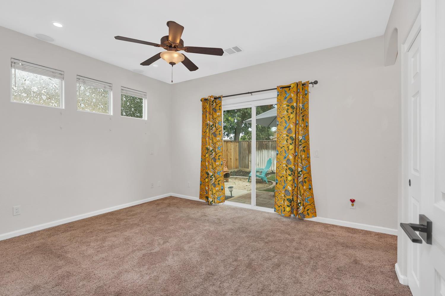 Los Banos, California 93635, United States, 3 Bedrooms Bedrooms, ,2 BathroomsBathrooms,Residential,Pending,128996