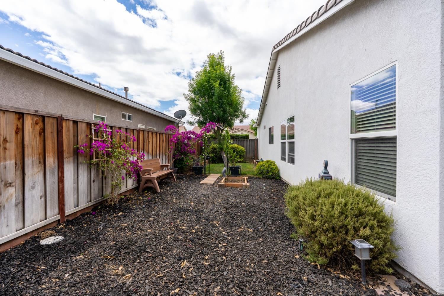 Los Banos, California 93635, United States, 3 Bedrooms Bedrooms, ,2 BathroomsBathrooms,Residential,Pending,128996