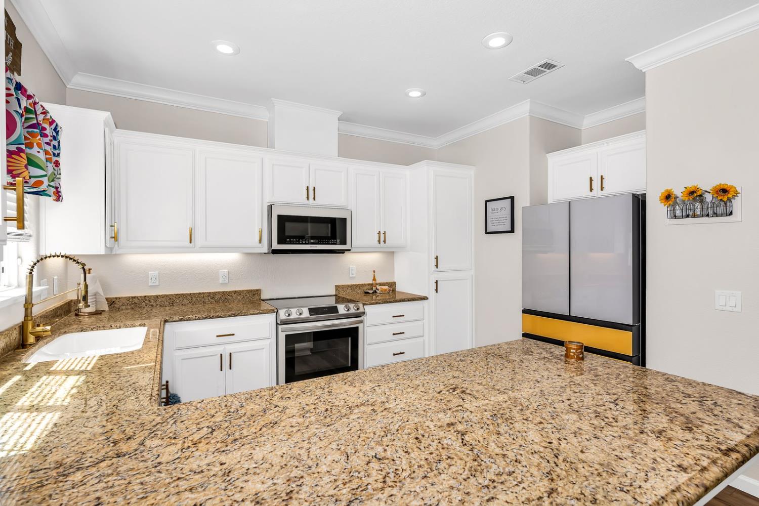 Los Banos, California 93635, United States, 3 Bedrooms Bedrooms, ,2 BathroomsBathrooms,Residential,Pending,128996