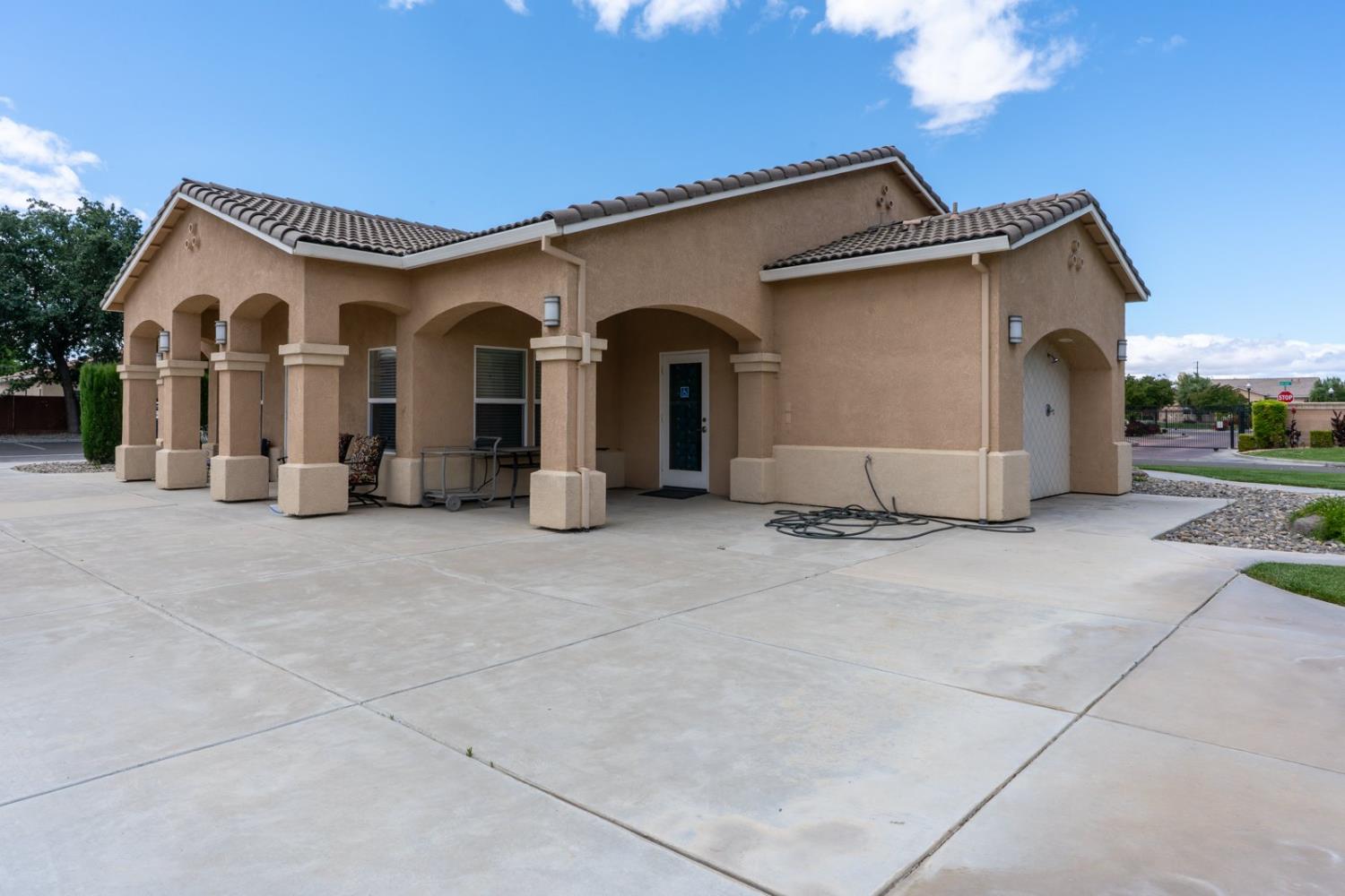 Los Banos, California 93635, United States, 3 Bedrooms Bedrooms, ,2 BathroomsBathrooms,Residential,Pending,128996