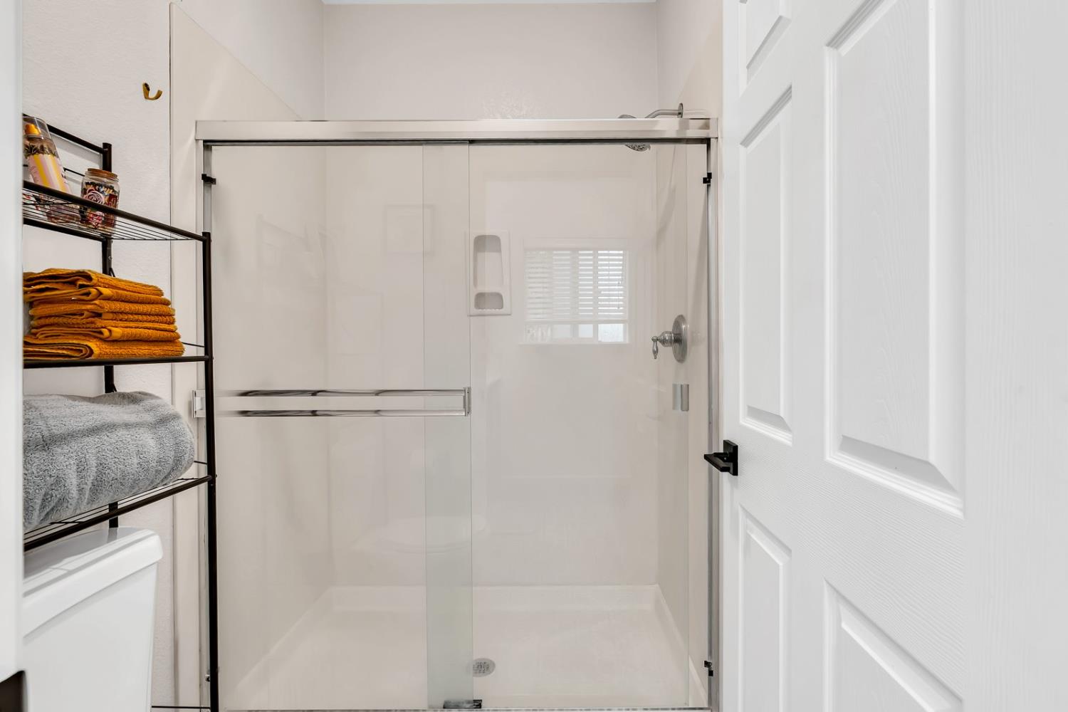 Los Banos, California 93635, United States, 3 Bedrooms Bedrooms, ,2 BathroomsBathrooms,Residential,Pending,128996