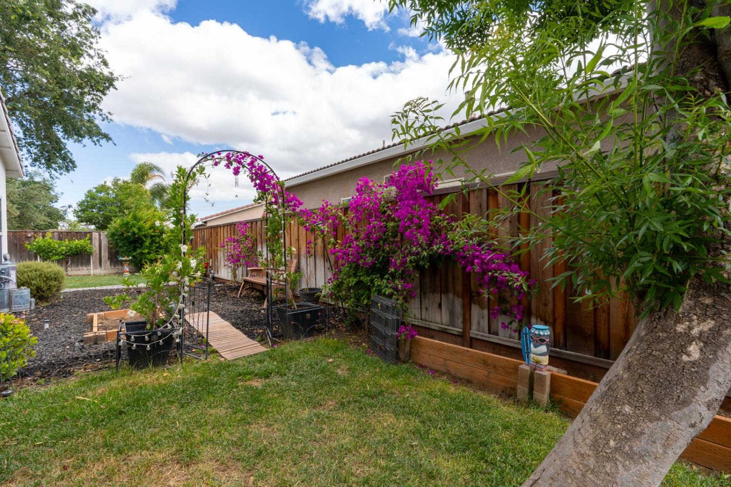 Los Banos, California 93635, United States, 3 Bedrooms Bedrooms, ,2 BathroomsBathrooms,Residential,Pending,128996