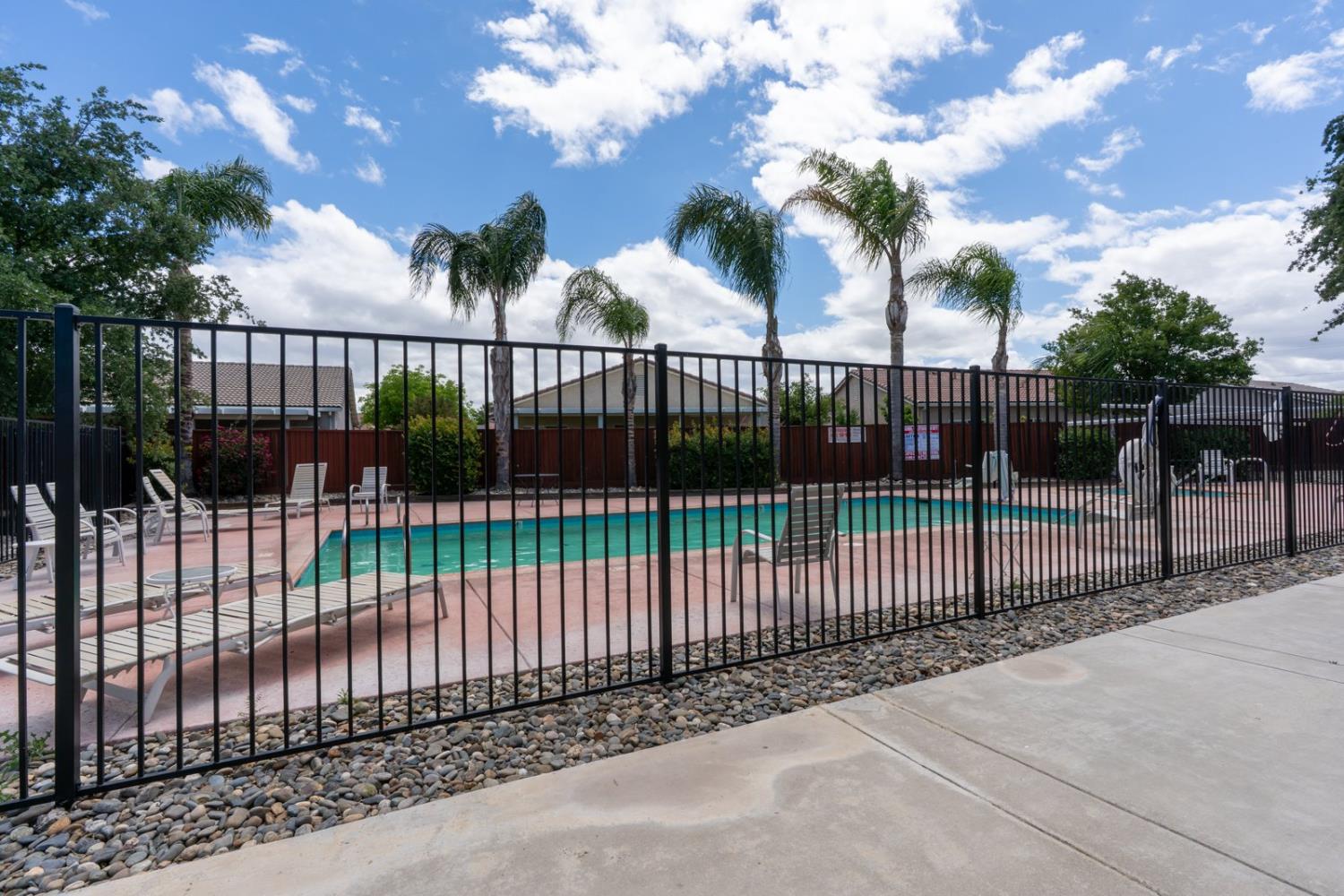 Los Banos, California 93635, United States, 3 Bedrooms Bedrooms, ,2 BathroomsBathrooms,Residential,Pending,128996