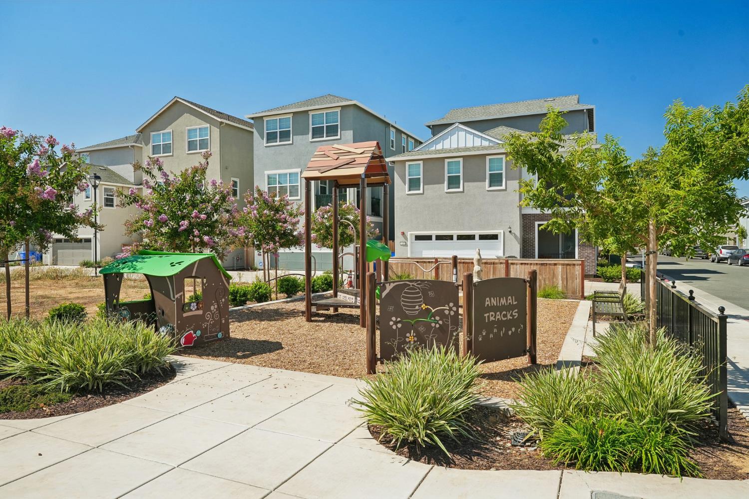 813 Lake Park Circle