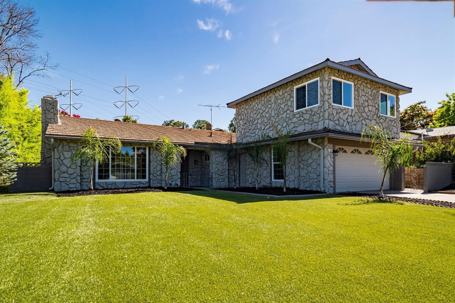 6911 Woodmore Oaks Drive