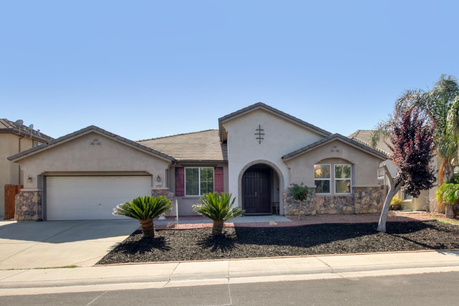 Elk Grove, California 95757, United States, 5 Bedrooms Bedrooms, ,3 BathroomsBathrooms,Residential,Active,163224