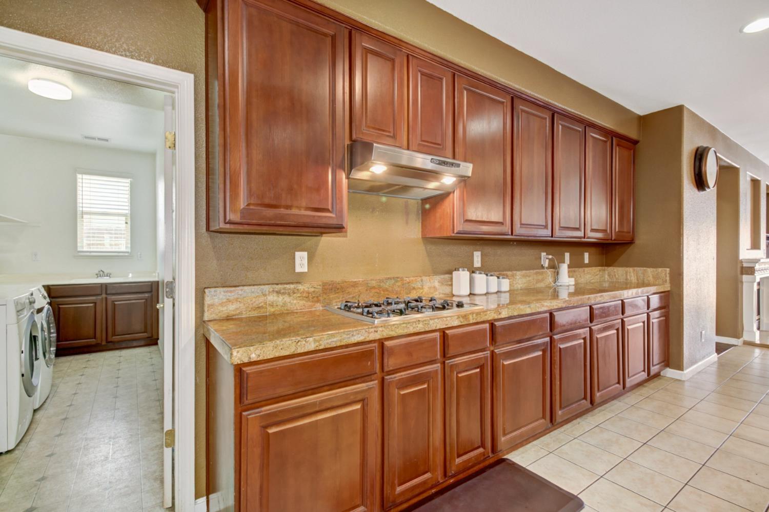 Elk Grove, California 95757, United States, 5 Bedrooms Bedrooms, ,3 BathroomsBathrooms,Residential,Active,163224