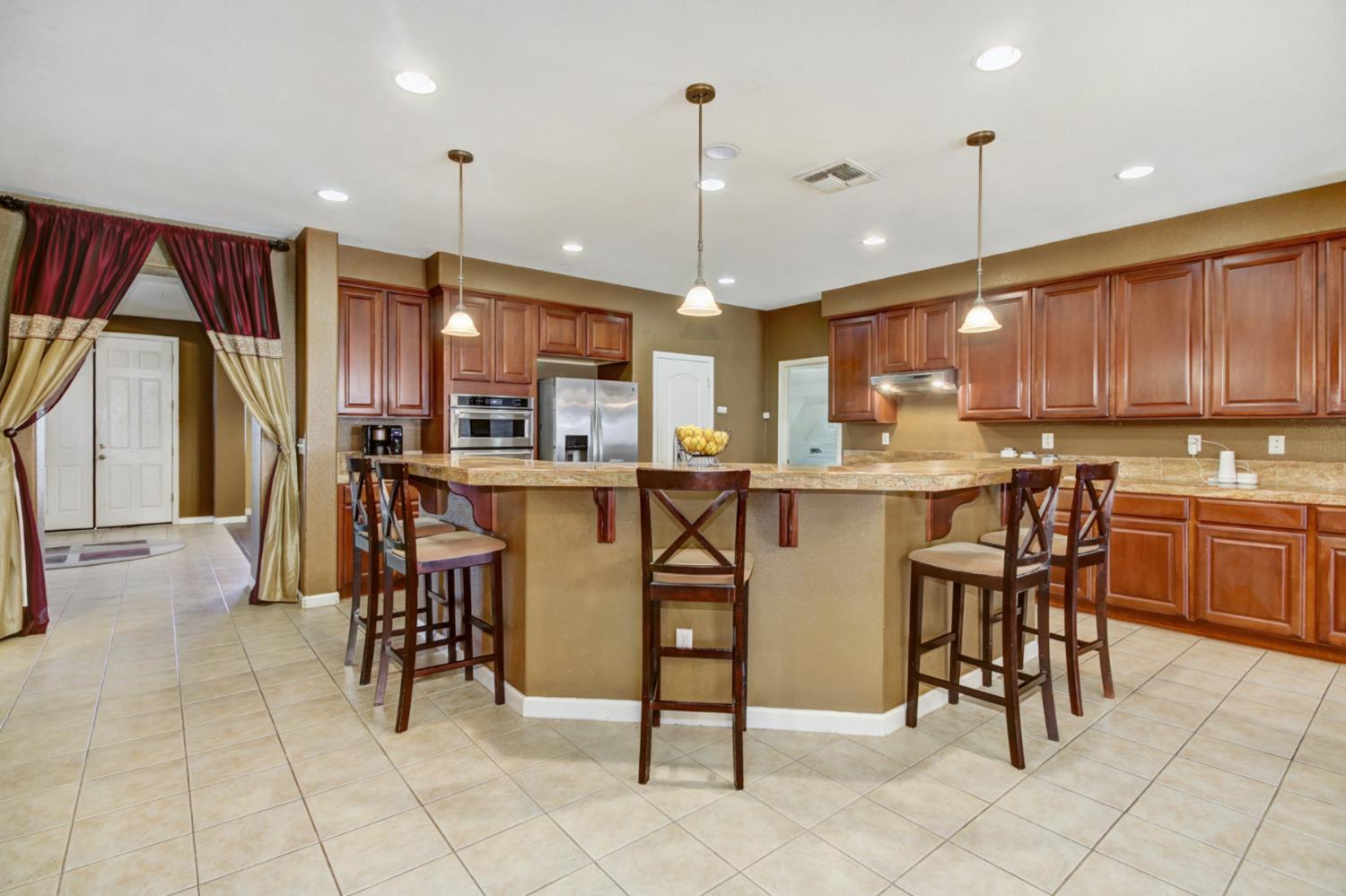 Elk Grove, California 95757, United States, 5 Bedrooms Bedrooms, ,3 BathroomsBathrooms,Residential,Active,163224