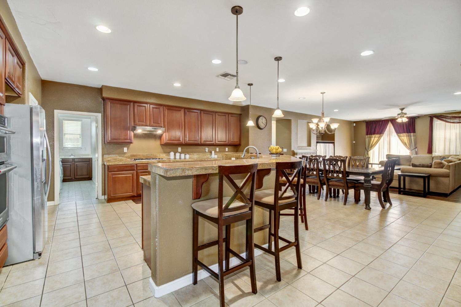 Elk Grove, California 95757, United States, 5 Bedrooms Bedrooms, ,3 BathroomsBathrooms,Residential,Active,163224