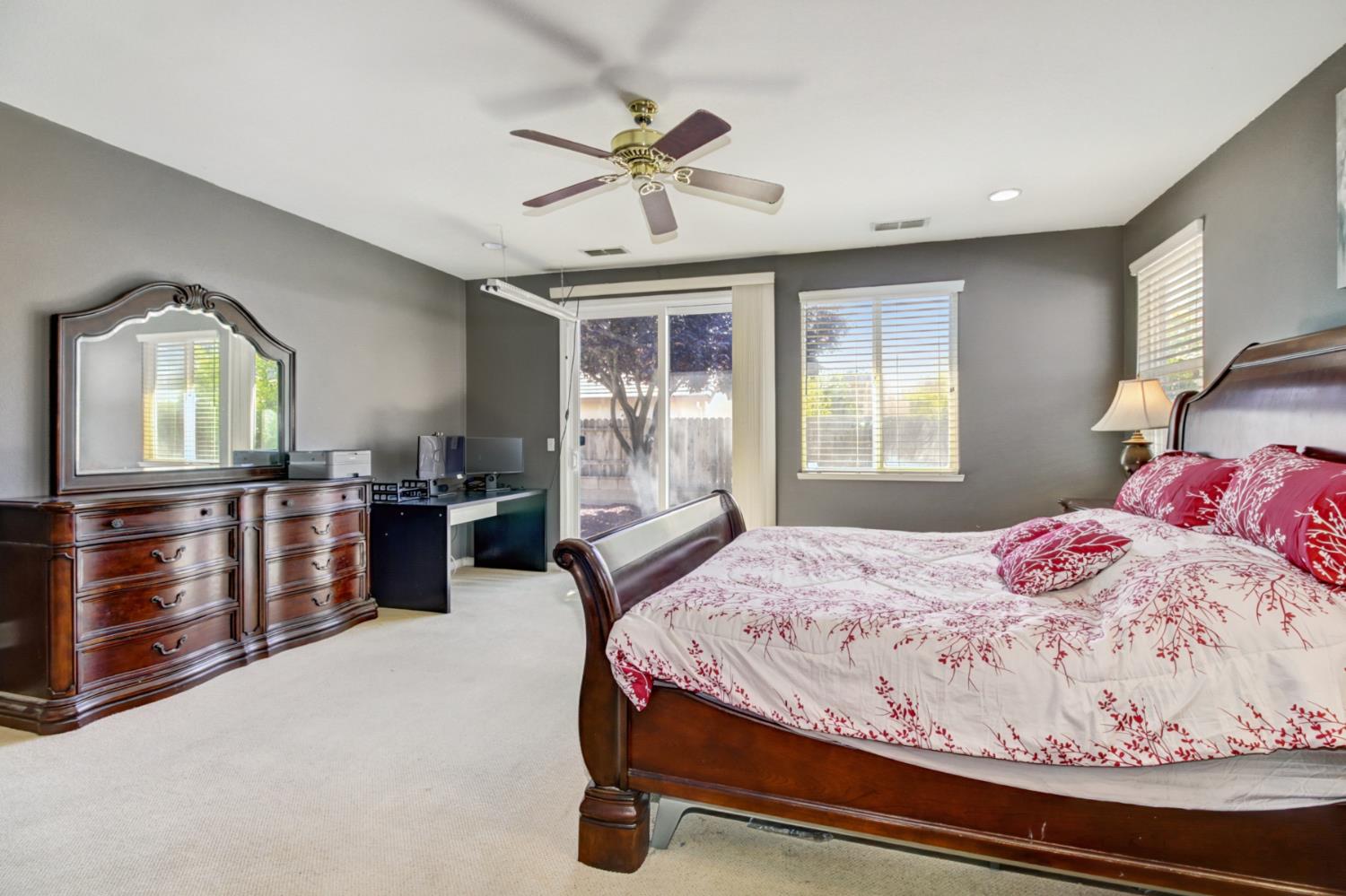 Elk Grove, California 95757, United States, 5 Bedrooms Bedrooms, ,3 BathroomsBathrooms,Residential,Active,163224