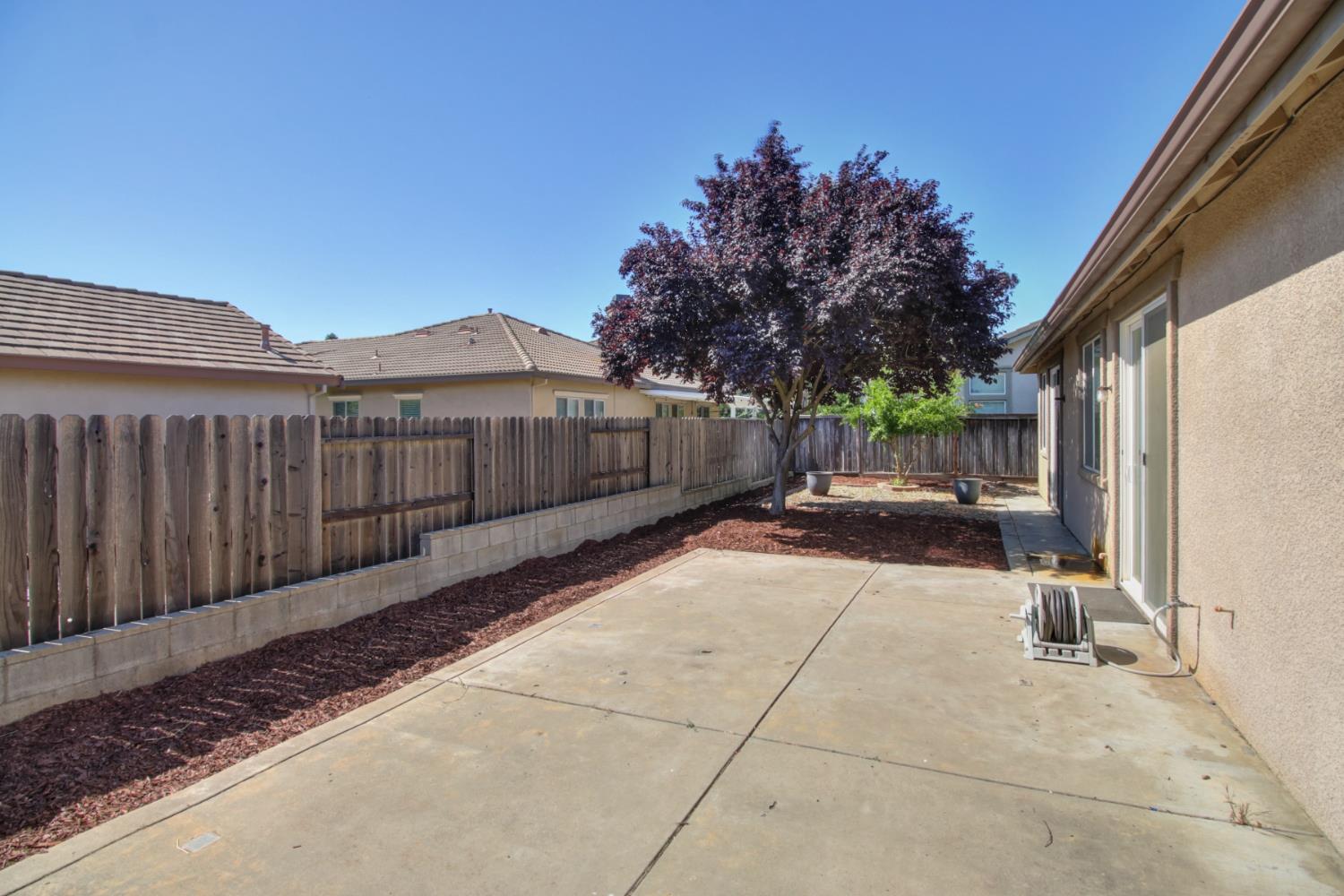 Elk Grove, California 95757, United States, 5 Bedrooms Bedrooms, ,3 BathroomsBathrooms,Residential,Active,163224