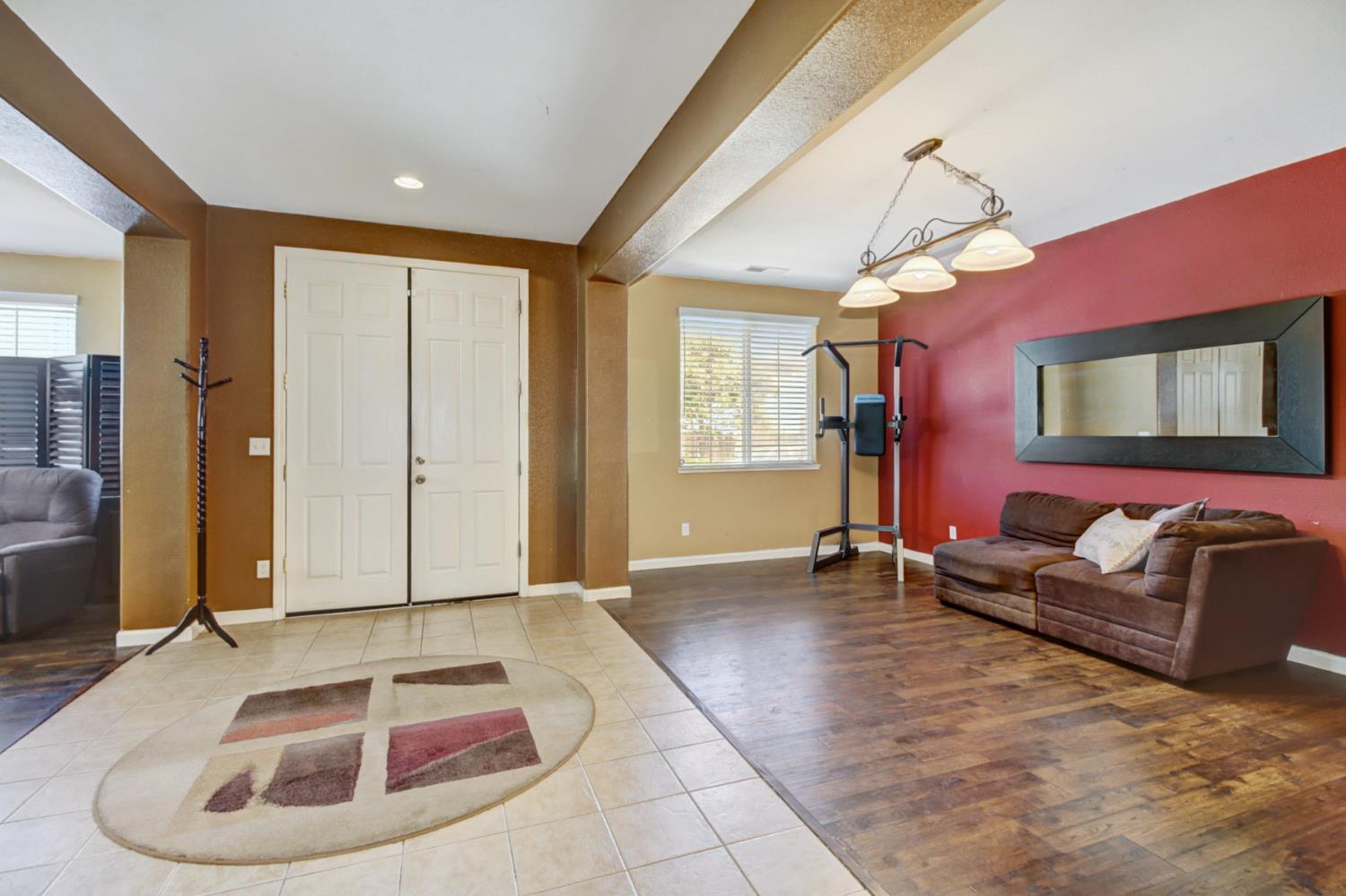 Elk Grove, California 95757, United States, 5 Bedrooms Bedrooms, ,3 BathroomsBathrooms,Residential,Active,163224