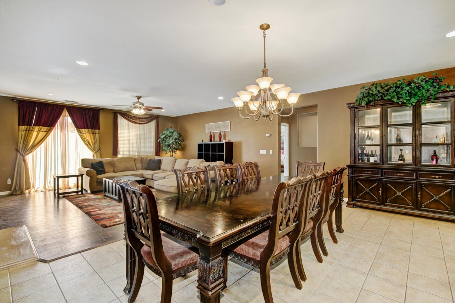 Elk Grove, California 95757, United States, 5 Bedrooms Bedrooms, ,3 BathroomsBathrooms,Residential,Active,163224