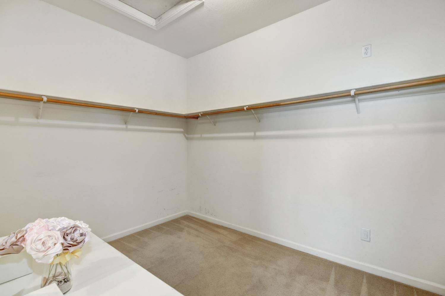 Elk Grove, California 95757, United States, 5 Bedrooms Bedrooms, ,3 BathroomsBathrooms,Residential,Active,163224