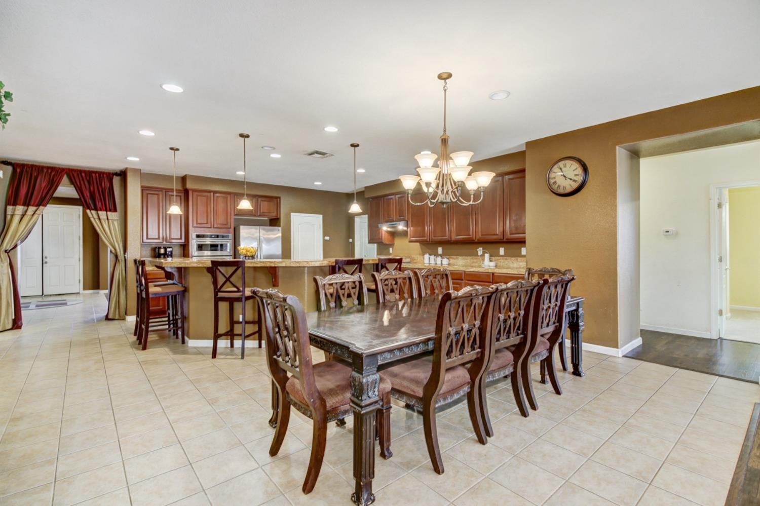 Elk Grove, California 95757, United States, 5 Bedrooms Bedrooms, ,3 BathroomsBathrooms,Residential,Active,163224