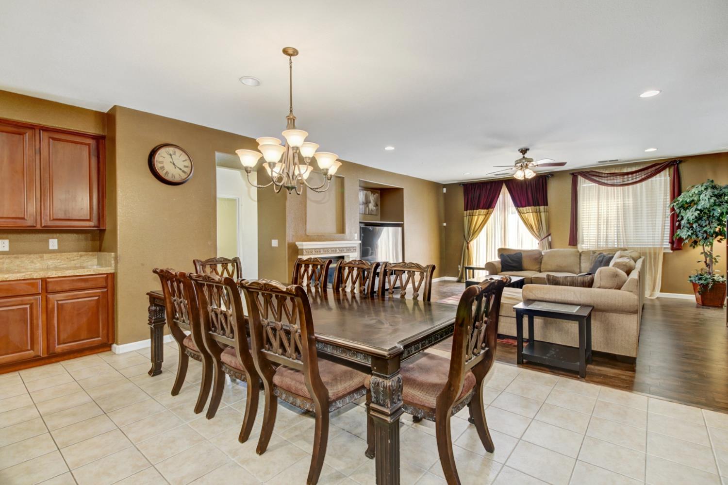 Elk Grove, California 95757, United States, 5 Bedrooms Bedrooms, ,3 BathroomsBathrooms,Residential,Active,163224