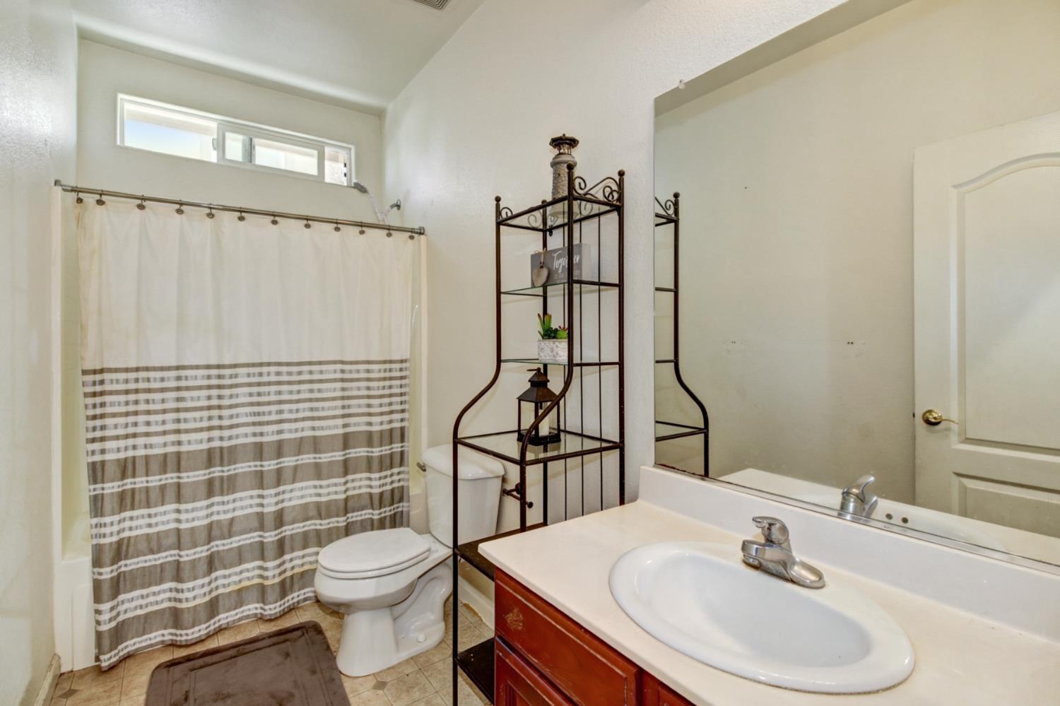 Elk Grove, California 95757, United States, 5 Bedrooms Bedrooms, ,3 BathroomsBathrooms,Residential,Active,163224