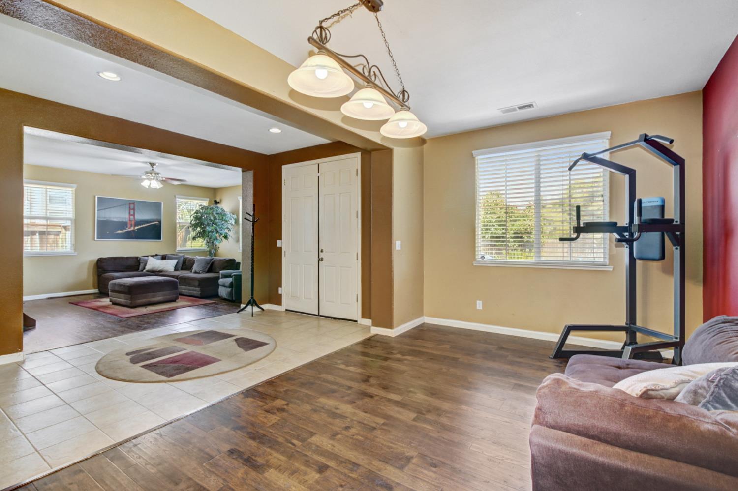 Elk Grove, California 95757, United States, 5 Bedrooms Bedrooms, ,3 BathroomsBathrooms,Residential,Active,163224