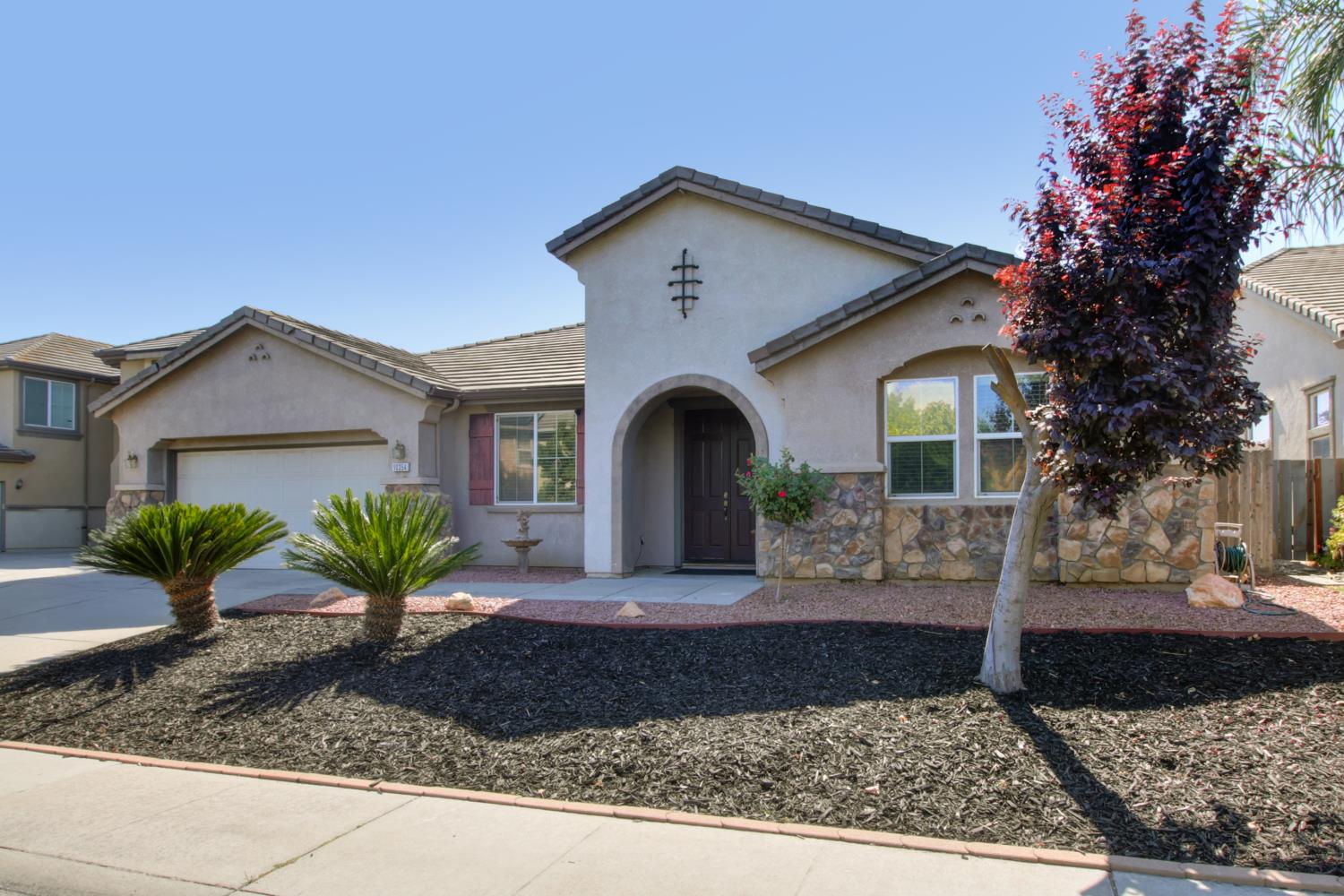 Elk Grove, California 95757, United States, 5 Bedrooms Bedrooms, ,3 BathroomsBathrooms,Residential,Active,163224