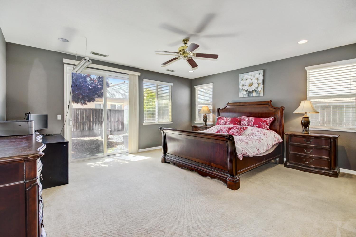 Elk Grove, California 95757, United States, 5 Bedrooms Bedrooms, ,3 BathroomsBathrooms,Residential,Active,163224