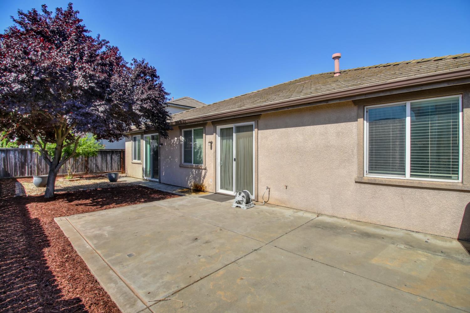 Elk Grove, California 95757, United States, 5 Bedrooms Bedrooms, ,3 BathroomsBathrooms,Residential,Active,163224