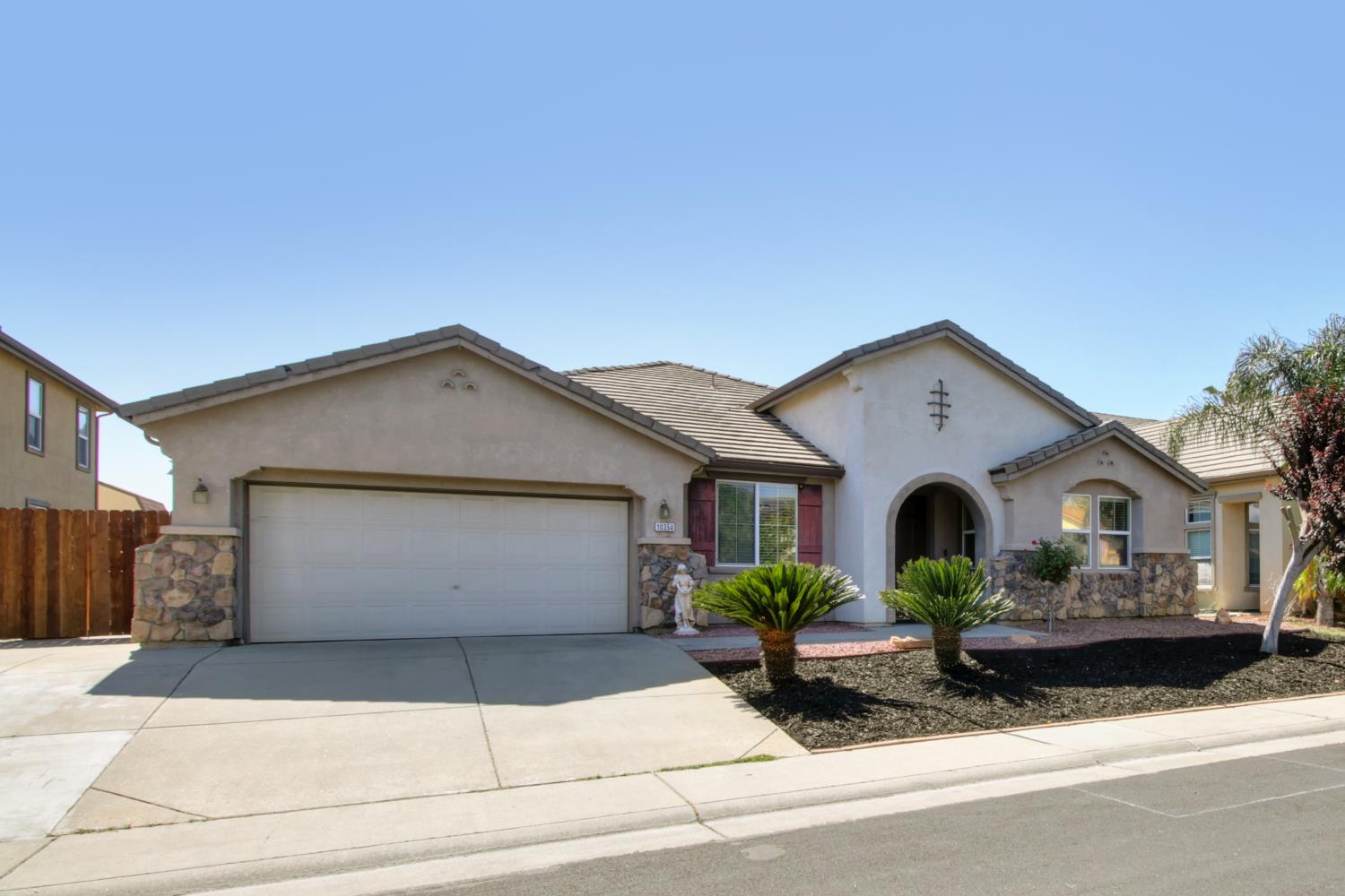 Elk Grove, California 95757, United States, 5 Bedrooms Bedrooms, ,3 BathroomsBathrooms,Residential,Active,163224