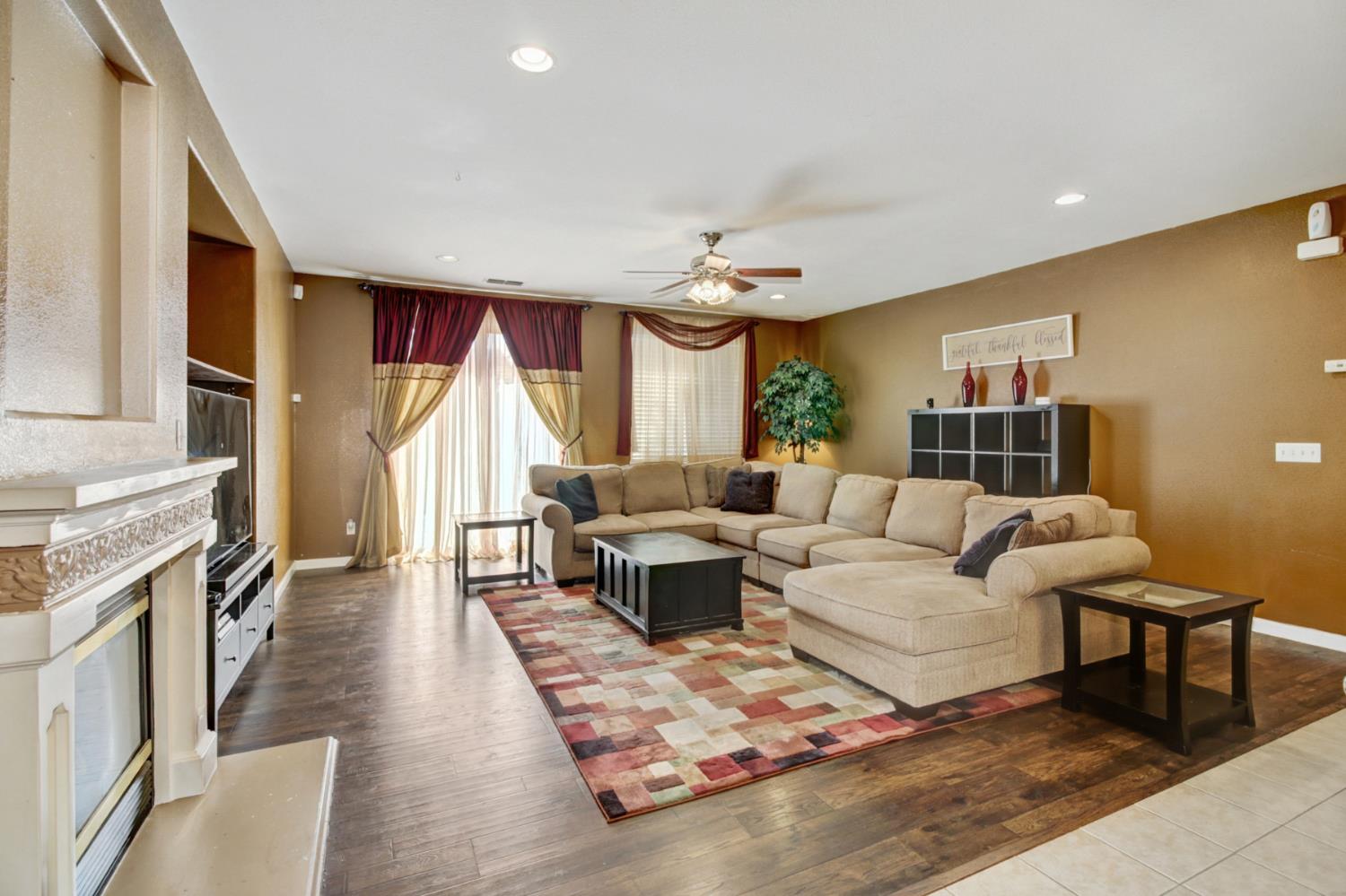 Elk Grove, California 95757, United States, 5 Bedrooms Bedrooms, ,3 BathroomsBathrooms,Residential,Active,163224