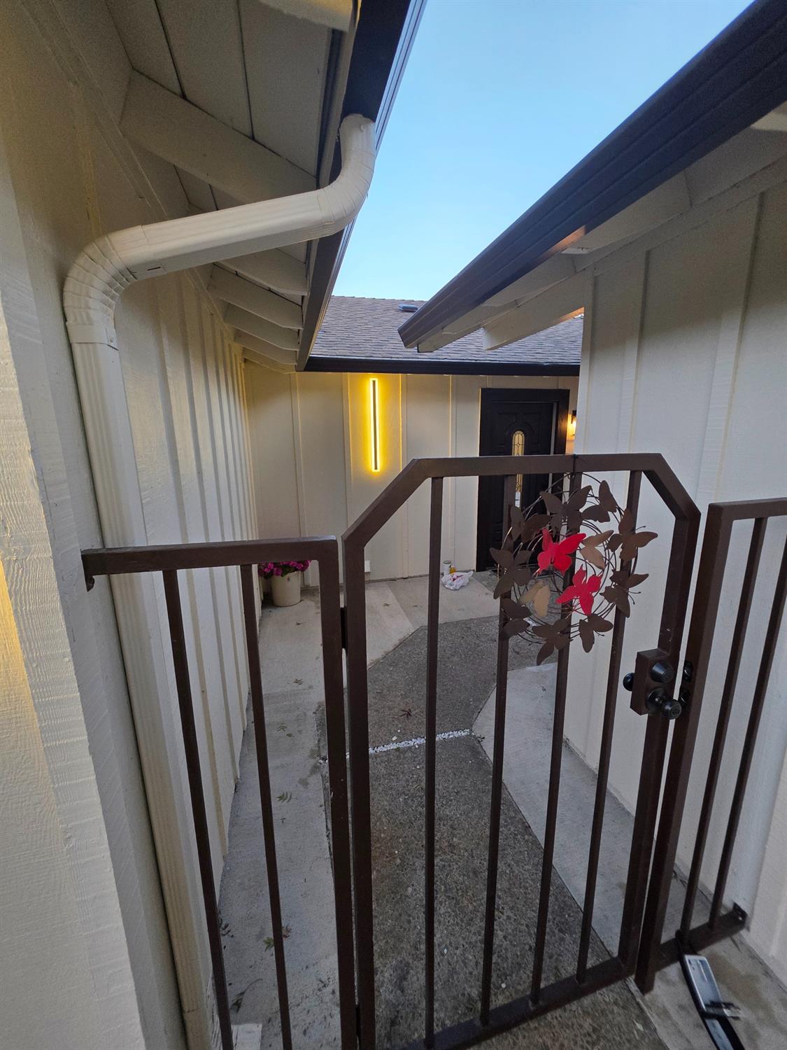 5870 Land View Drive