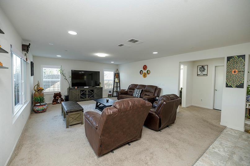 1435 W Woodward Avenue