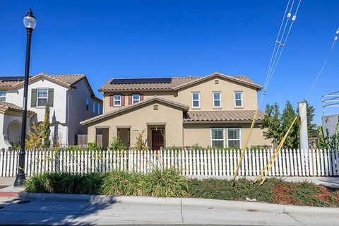 1435 W Woodward Avenue Manteca CA 95337